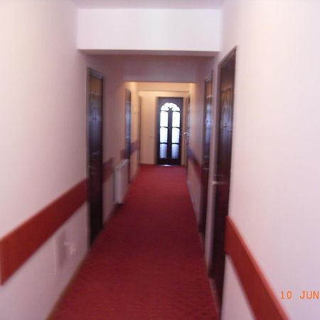 Hotel Basarab Бухарест Екстер'єр фото