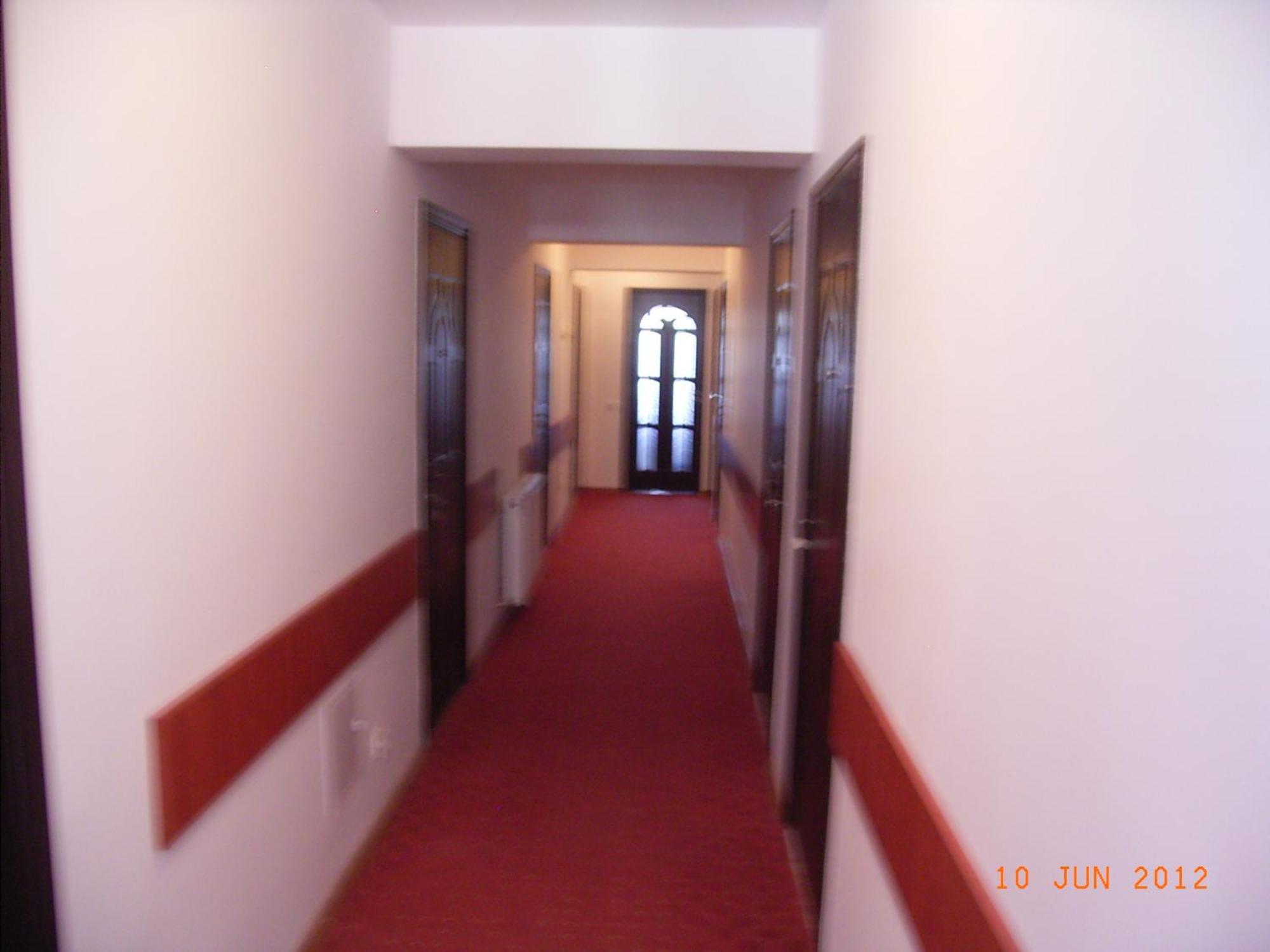 Hotel Basarab Бухарест Екстер'єр фото