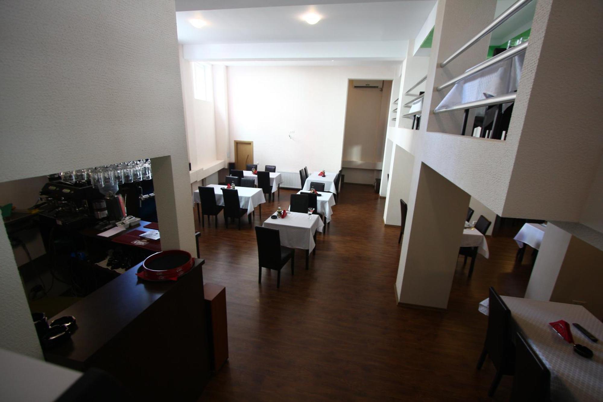 Hotel Basarab Бухарест Екстер'єр фото